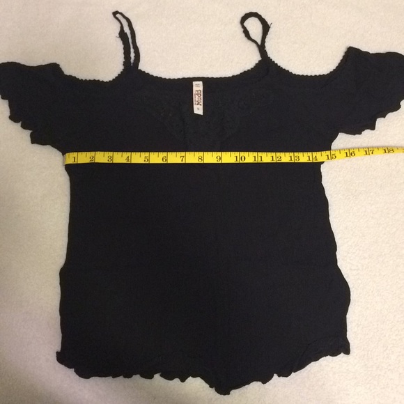 Cold Shoulder Top [S] - Picture 3 of 7